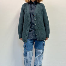 Load image into Gallery viewer, Cardigan realizzato a mano color verde petrolio mélange