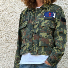 Load image into Gallery viewer, Giacca Military/Workwear Reworked – Pezzo Unico con Patch Giapponesi Vintage