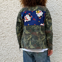 Load image into Gallery viewer, Giacca Military/Workwear Reworked – Pezzo Unico con Patch Giapponesi Vintage
