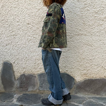 Load image into Gallery viewer, Giacca Military/Workwear Reworked – Pezzo Unico con Patch Giapponesi Vintage