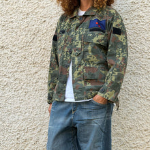 Load image into Gallery viewer, Giacca Military/Workwear Reworked – Pezzo Unico con Patch Giapponesi Vintage