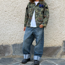 Load image into Gallery viewer, Giacca Military/Workwear Reworked – Pezzo Unico con Patch Giapponesi Vintage