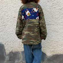 Load image into Gallery viewer, Giacca Military/Workwear Reworked – Pezzo Unico con Patch Giapponesi Vintage