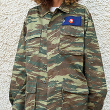 Load image into Gallery viewer, Giacca Military/Workwear Reworked – Pezzo Unico con Patch Giapponesi Vintage