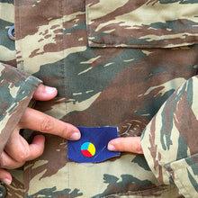 Load image into Gallery viewer, Giacca Military/Workwear Reworked – Pezzo Unico con Patch Giapponesi Vintage