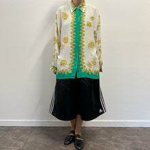 Load image into Gallery viewer, Camicia vintage in crêpe di seta – Stampa barocca anni ’90