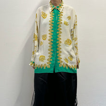 Load image into Gallery viewer, Camicia vintage in crêpe di seta – Stampa barocca anni ’90