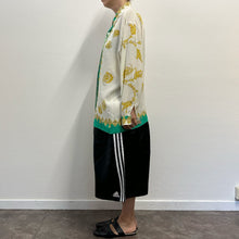 Load image into Gallery viewer, Camicia vintage in crêpe di seta – Stampa barocca anni ’90