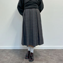 Load image into Gallery viewer, Gonna grigia con check fine 70s primi 80s .