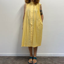 Load image into Gallery viewer, Abito giallo plissettato – Tokyo find