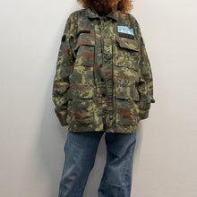 Load image into Gallery viewer, Giacca Military/Workwear Reworked – Pezzo Unico con Patch Giapponesi Vintage