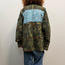 Load image into Gallery viewer, Giacca Military/Workwear Reworked – Pezzo Unico con Patch Giapponesi Vintage