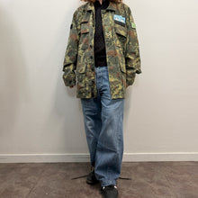 Load image into Gallery viewer, Giacca Military/Workwear Reworked – Pezzo Unico con Patch Giapponesi Vintage