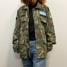 Load image into Gallery viewer, Giacca Military/Workwear Reworked – Pezzo Unico con Patch Giapponesi Vintage