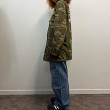 Load image into Gallery viewer, Giacca Military/Workwear Reworked – Pezzo Unico con Patch Giapponesi Vintage