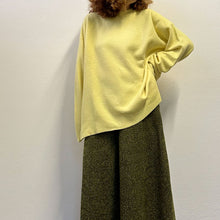 Load image into Gallery viewer, Maglione lana follata color giallo limone