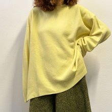 Load image into Gallery viewer, Maglione lana follata color giallo limone