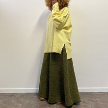 Load image into Gallery viewer, Maglione lana follata color giallo limone