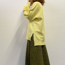 Load image into Gallery viewer, Maglione lana follata color giallo limone