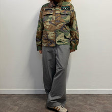 Load image into Gallery viewer, Giacca Military/Workwear Reworked – Pezzo Unico con Patch Giapponesi Vintage