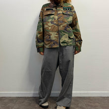 Load image into Gallery viewer, Giacca Military/Workwear Reworked – Pezzo Unico con Patch Giapponesi Vintage