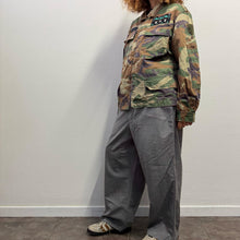 Load image into Gallery viewer, Giacca Military/Workwear Reworked – Pezzo Unico con Patch Giapponesi Vintage