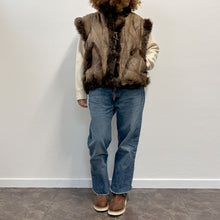 Load image into Gallery viewer, Bomber smanicato in montone 80s