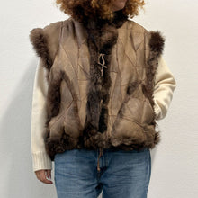 Load image into Gallery viewer, Bomber smanicato in montone 80s