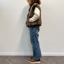 Load image into Gallery viewer, Bomber smanicato in montone 80s