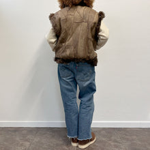 Load image into Gallery viewer, Bomber smanicato in montone 80s