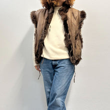 Load image into Gallery viewer, Bomber smanicato in montone 80s