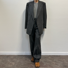 Load image into Gallery viewer, Completo doppiopetto grigio in panno di lana 80s