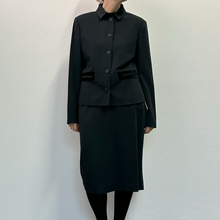 Load image into Gallery viewer, Tailleur nero con inserti in velluto