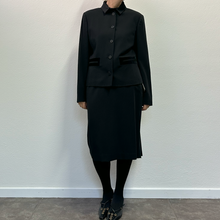 Load image into Gallery viewer, Tailleur nero con inserti in velluto