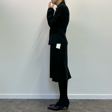 Load image into Gallery viewer, Tailleur nero con inserti in velluto