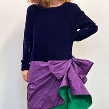 Load image into Gallery viewer, Abito Bow in velluto viola 80s