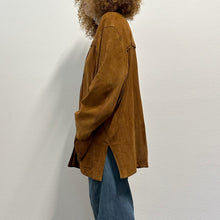 Load image into Gallery viewer, Giacca in camoscio Mario Valentino anni ’80 – Over Marrone Medio