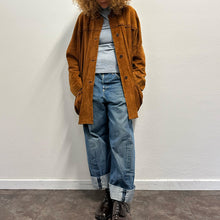 Load image into Gallery viewer, Giacca in camoscio Mario Valentino anni ’80 – Over Marrone Medio