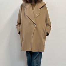 Load image into Gallery viewer, Cappotto Genny by Claude Montana 80s