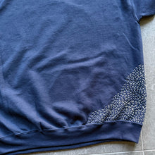 Load image into Gallery viewer, Felpa Sashiko “Onda” – Pezzo unico, realizzata a mano