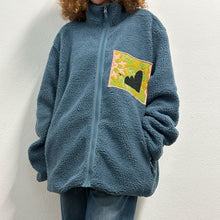 Load image into Gallery viewer, Sherpa jacket color Stone blue con patch di recupero