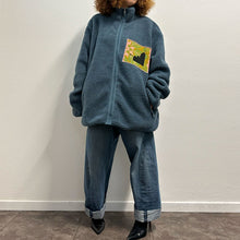 Load image into Gallery viewer, Sherpa jacket color Stone blue con patch di recupero