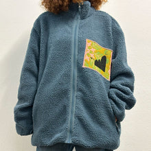 Load image into Gallery viewer, Sherpa jacket color Stone blue con patch di recupero