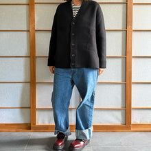 Load image into Gallery viewer, Cardigan lana follata nero