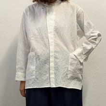 Load image into Gallery viewer, Plantation by Issey Miyake – Camicia vintage bianca con collo coreana