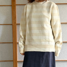 Load image into Gallery viewer, Maglione lana follata a righe bianco panna e nude pallido