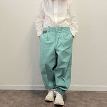 Load image into Gallery viewer, Pantaloni Nikka vintage DEADSTOCK color salvia