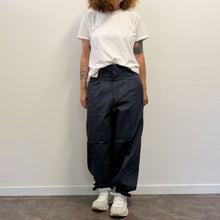 Load image into Gallery viewer, Pantaloni Nikka – DEADSTOCK navy – 100% cotone