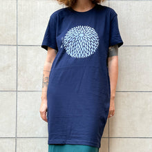 Load image into Gallery viewer, BigTee o Maxi Dress navy con stampa Crisantemo