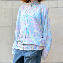 Load image into Gallery viewer, Camicia azzurro pallido a stampe 80s